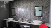 Main Bathroom - 35 square meters of property in Serengeti Golf and Wildlife Estate