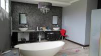 Main Bathroom - 35 square meters of property in Serengeti Golf and Wildlife Estate