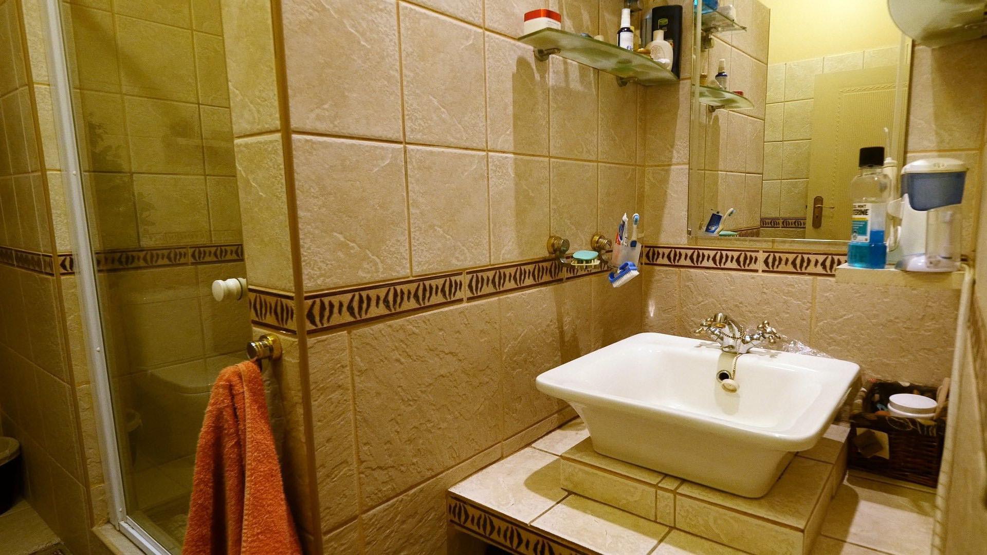 Bathroom 3+ - 4 square meters of property in Waterkloof Heights