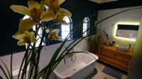 Bathroom 1 - 18 square meters of property in Waterkloof Heights