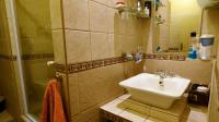 Bathroom 3+ - 4 square meters of property in Waterkloof Heights