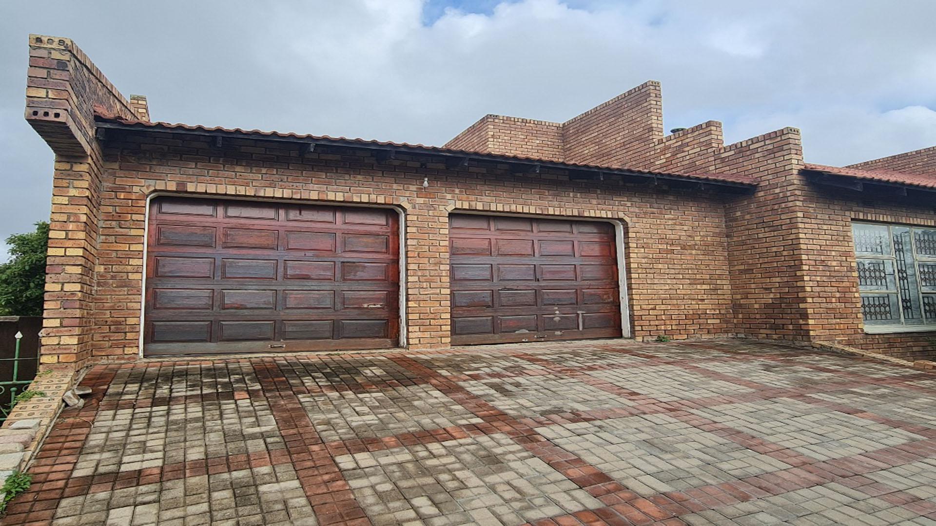 Standard Bank EasySell 4 Bedroom House for Sale in Namakgale