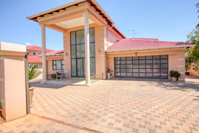 3 Bedroom House for Sale For Sale in Ruimsig Country Estate - MR483816