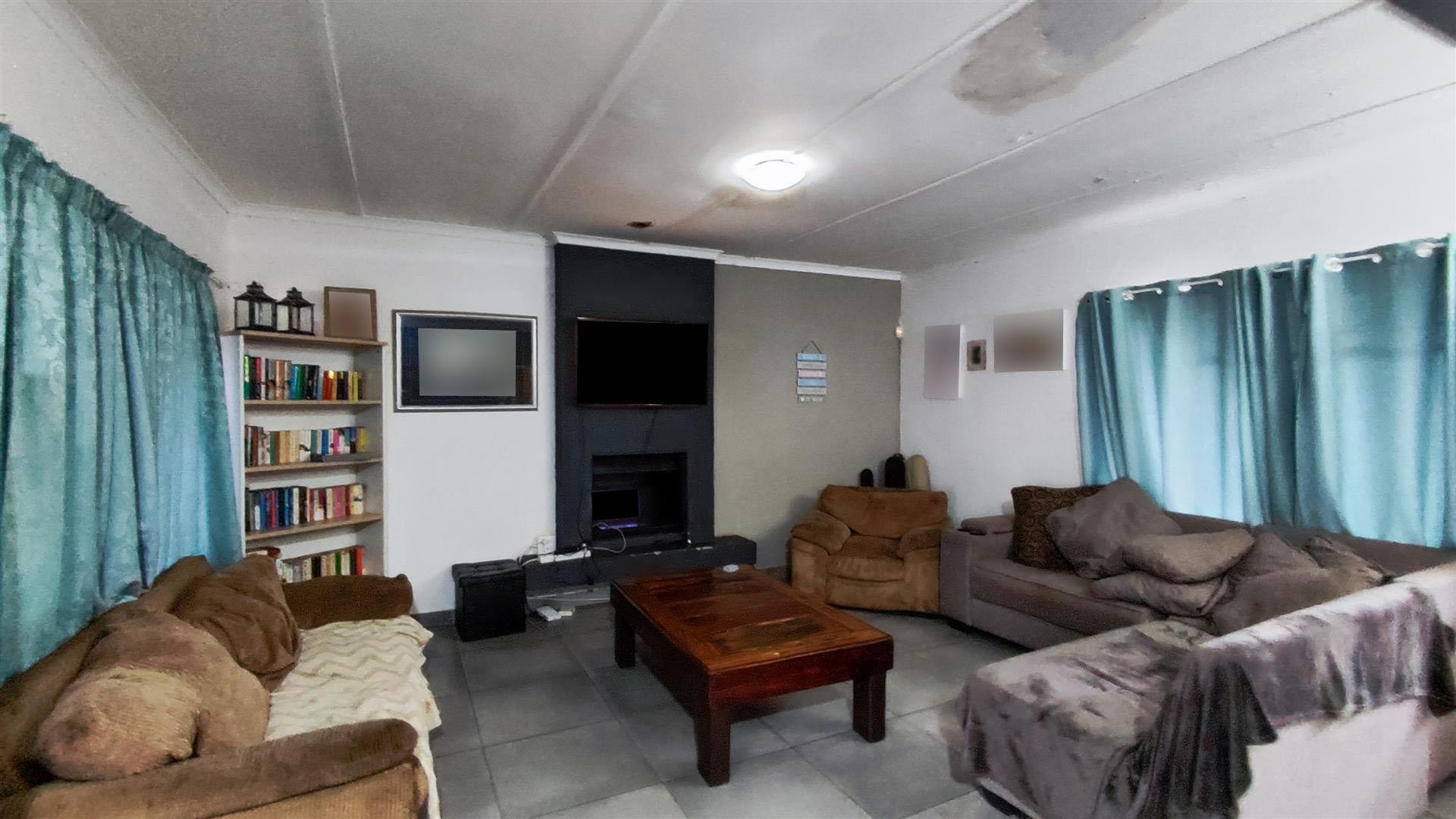 Lounges - 32 square meters of property in Sasolburg
