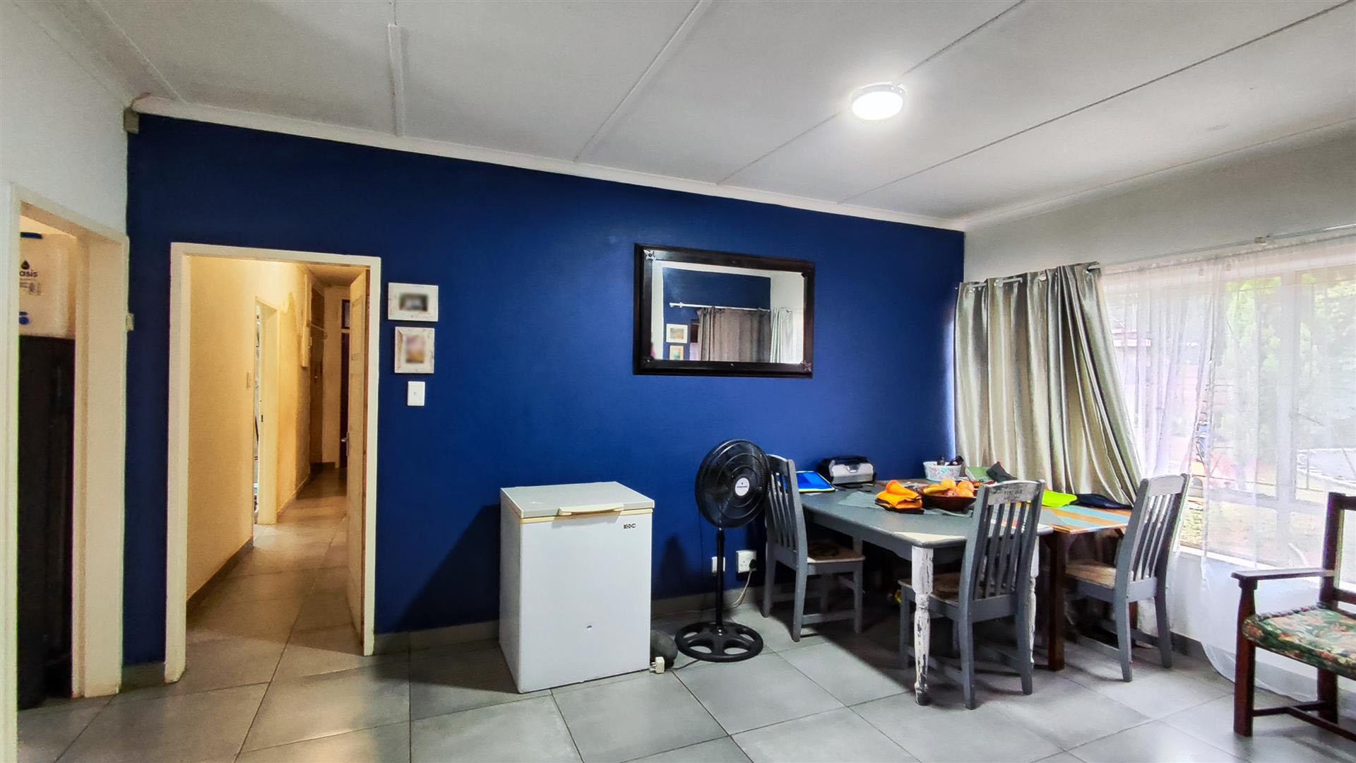 Dining Room - 16 square meters of property in Sasolburg