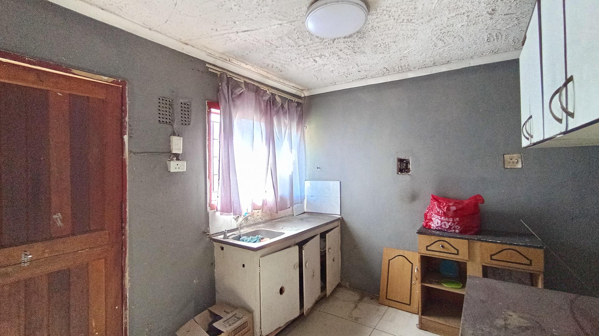 Kitchen - 12 square meters of property in Sunford