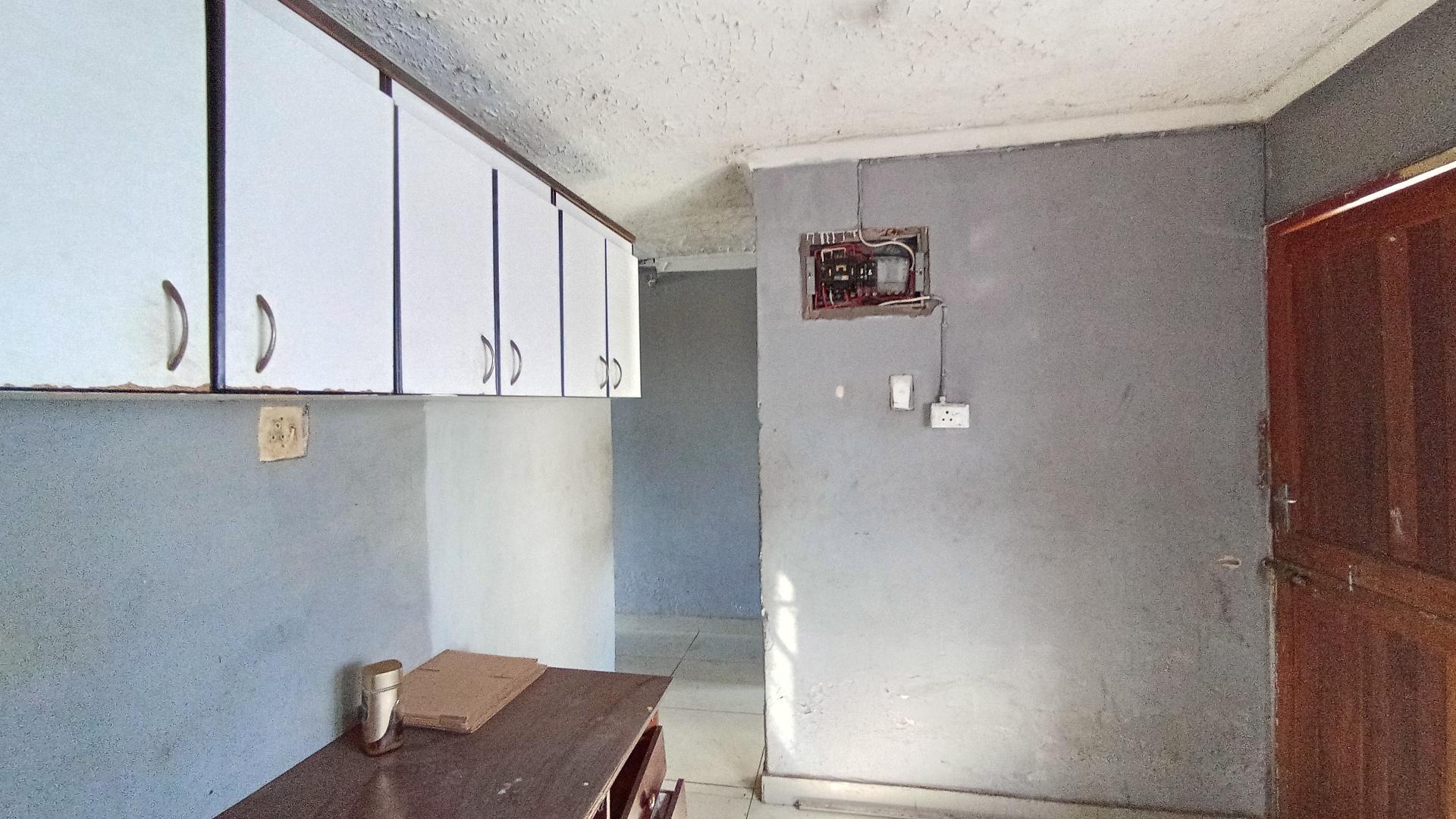 Kitchen - 12 square meters of property in Sunford