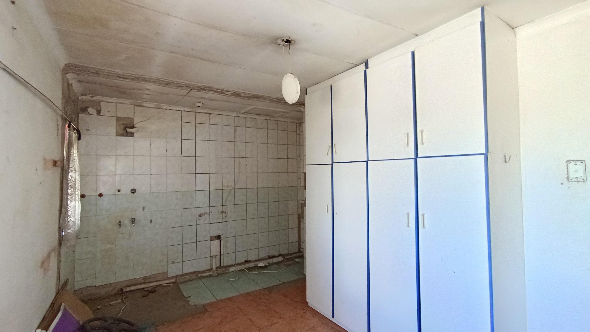 Bed Room 2 - 17 square meters of property in Sunford