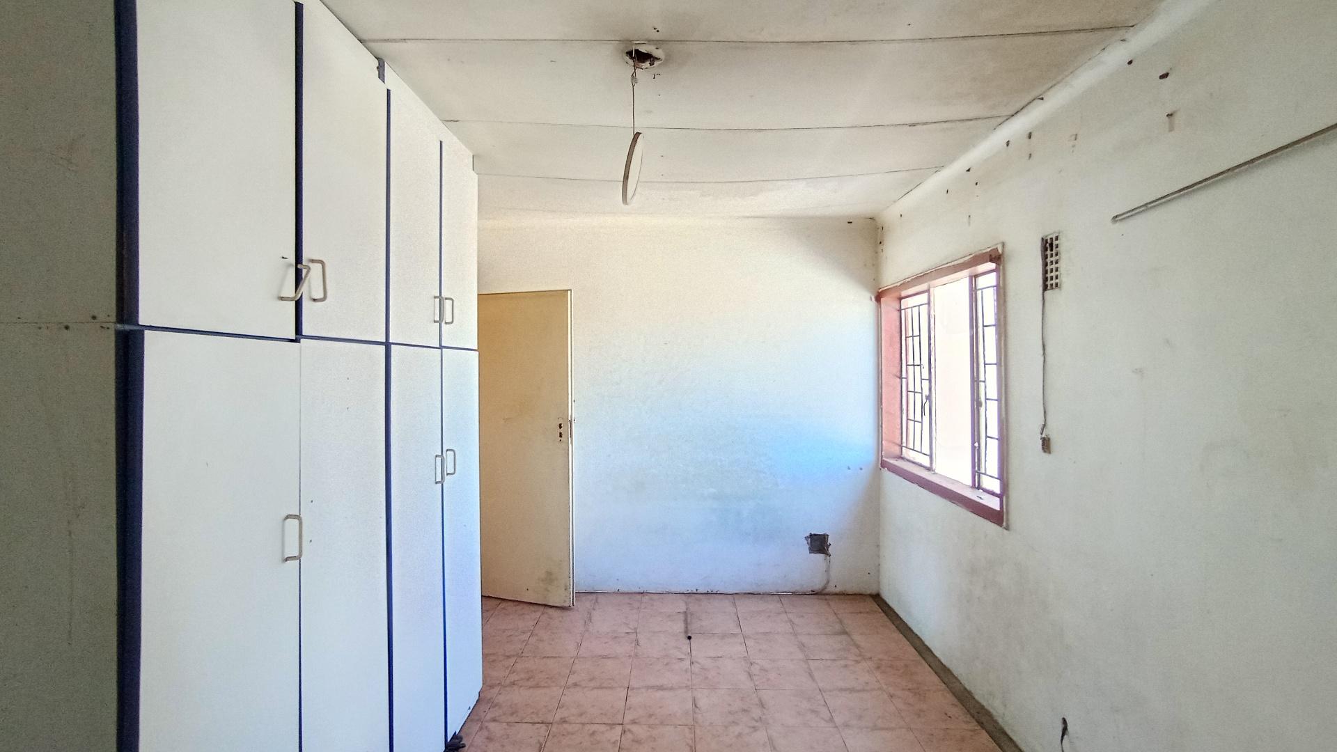 Bed Room 2 - 17 square meters of property in Sunford