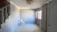 Lounges - 17 square meters of property in Sunford