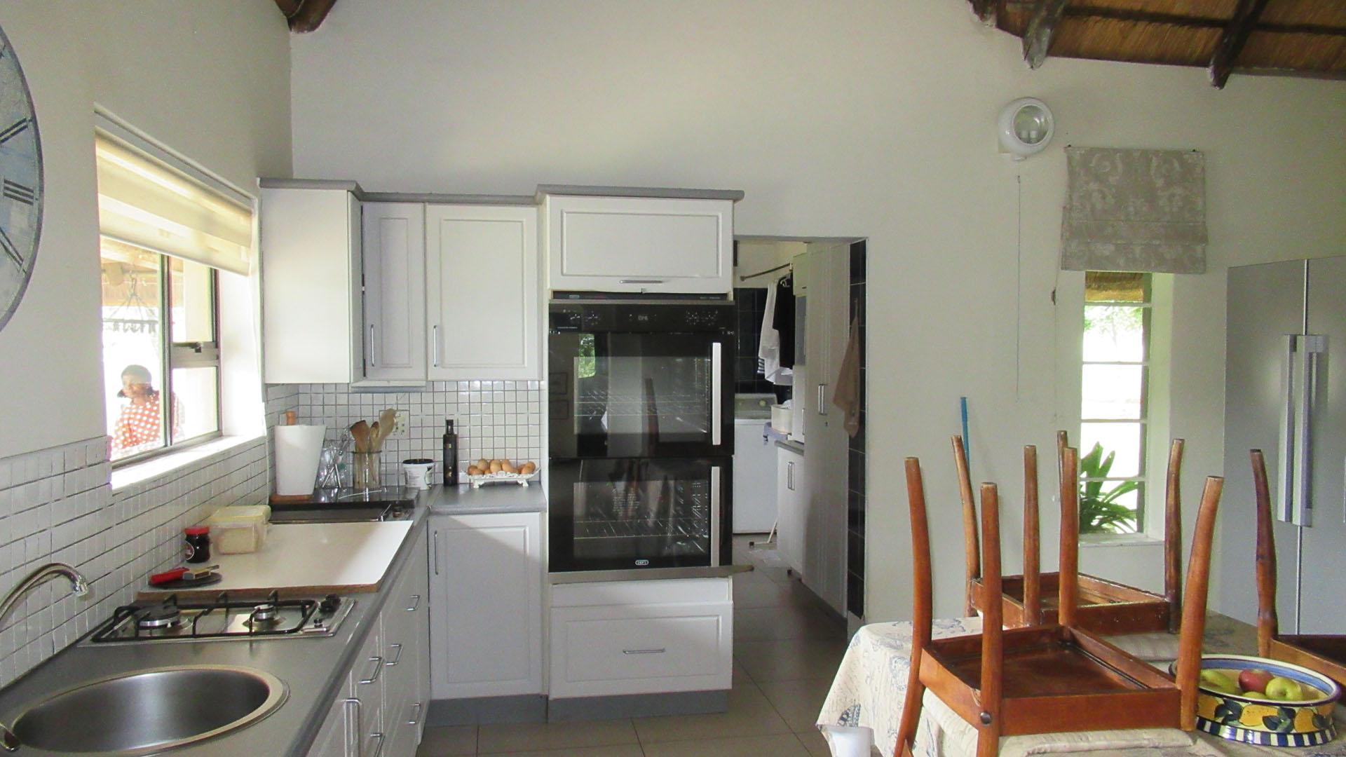 Kitchen - 47 square meters of property in Hartbeespoort