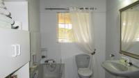 Bathroom 1 - 8 square meters of property in Hartbeespoort