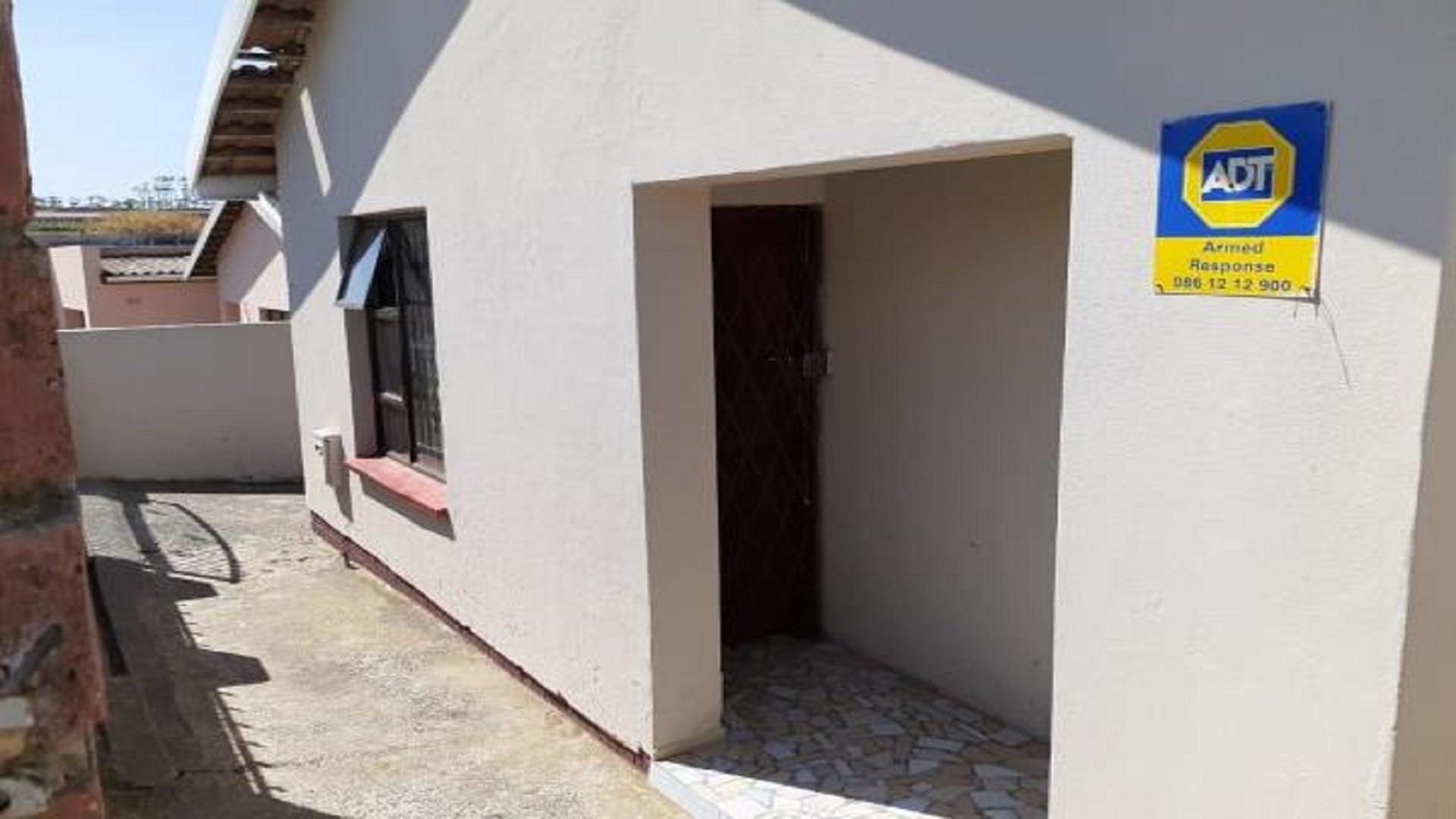 Front View of property in Gompo