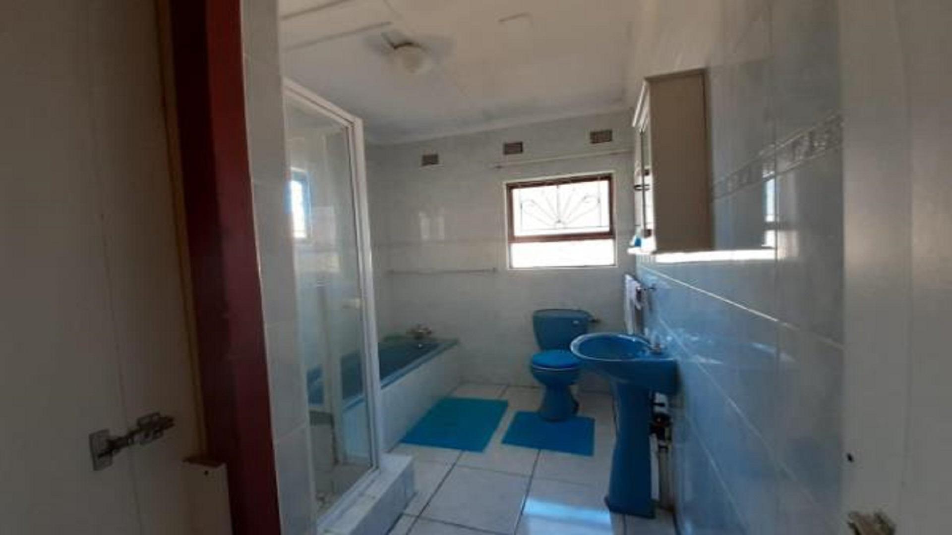 Bathroom 1 of property in Gompo