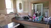 Main Bathroom - 14 square meters of property in Sonland Park