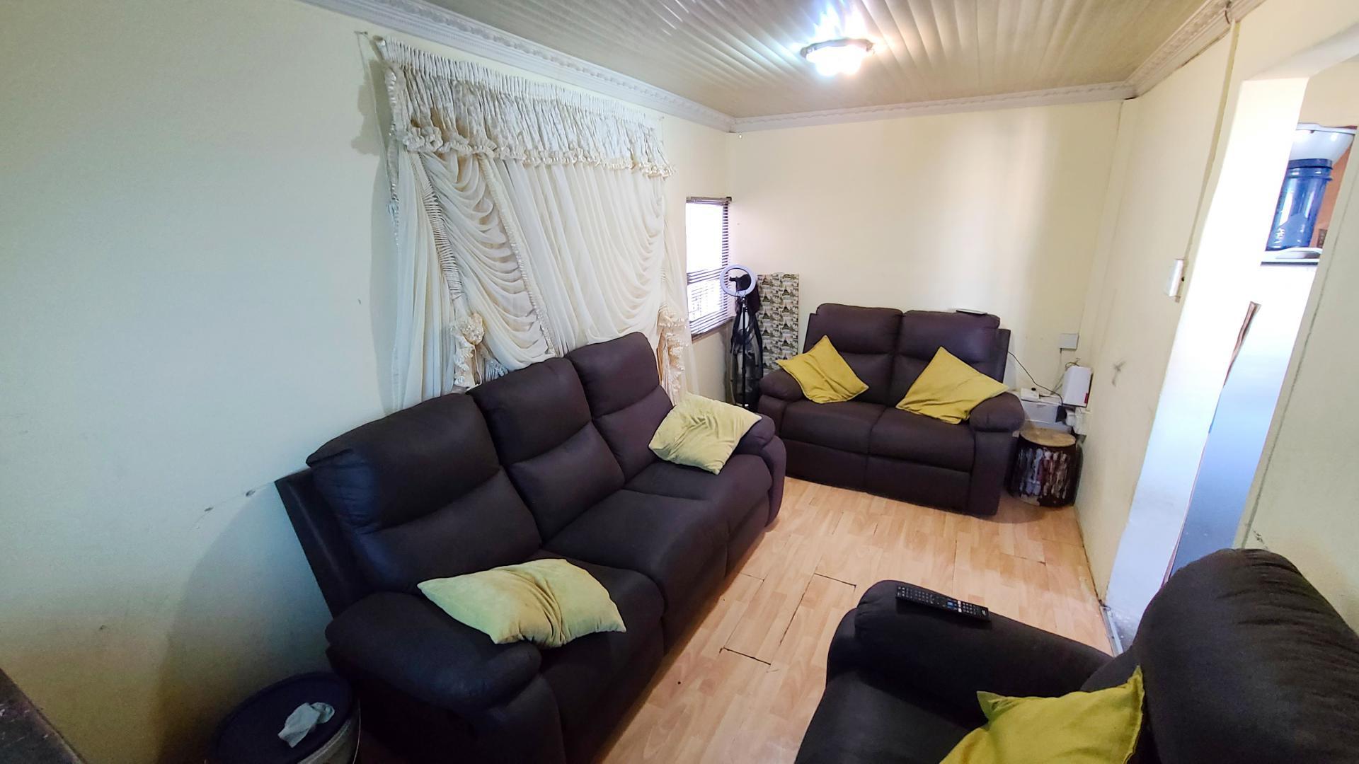 Lounges of property in Blue Downs