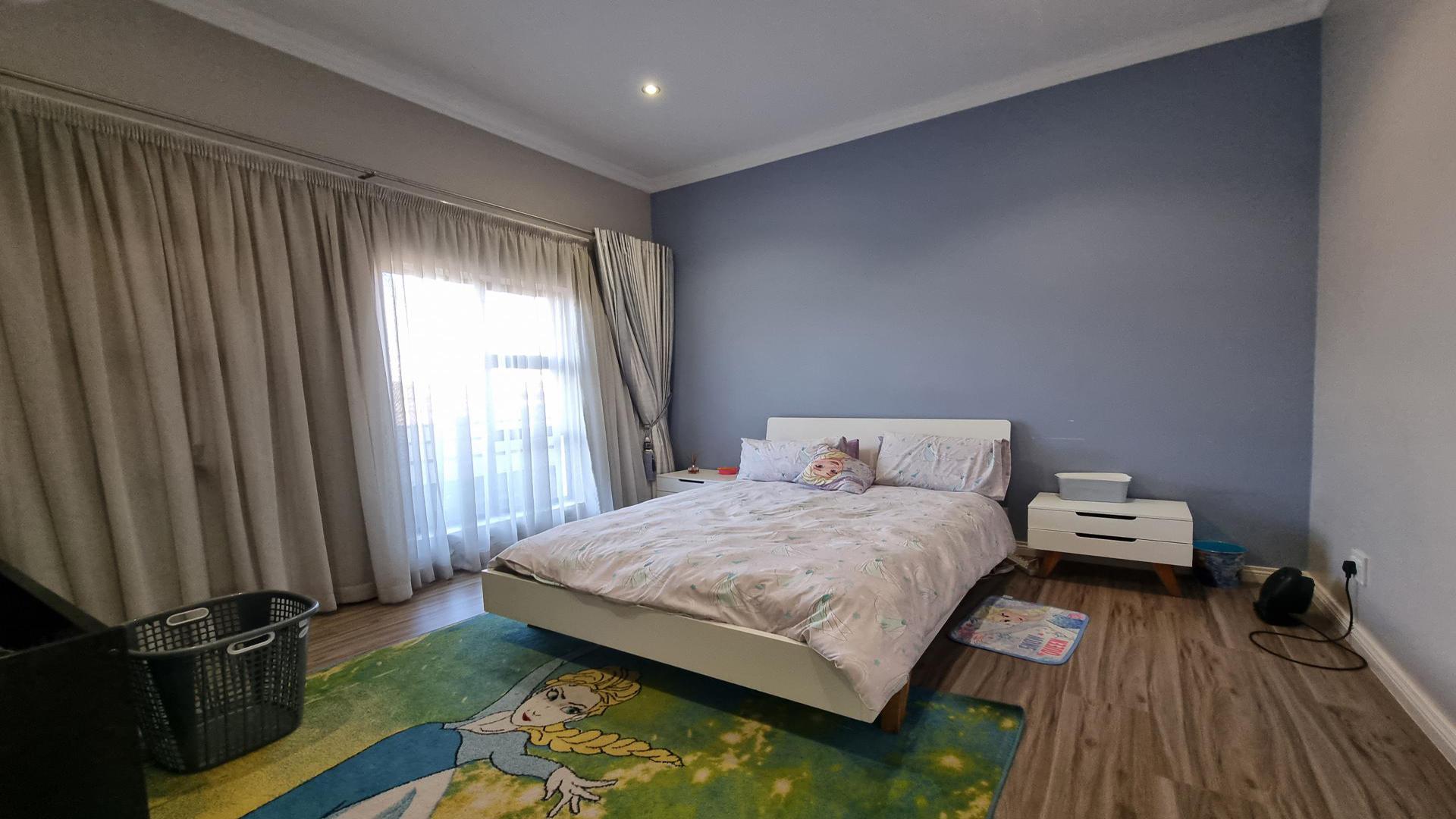 Bed Room 1 of property in Copperleaf Golf and Country Estate