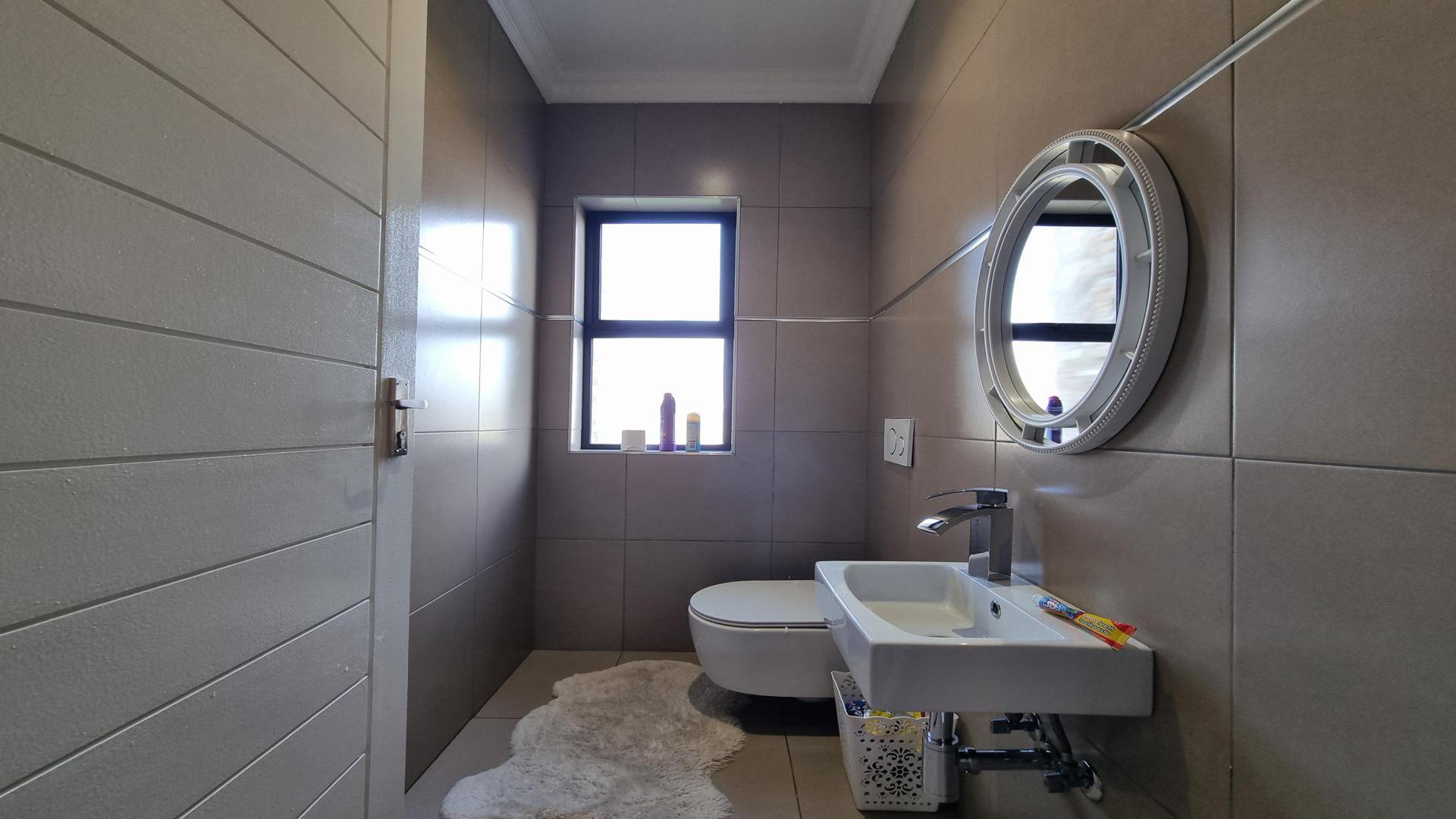 Bathroom 3+ of property in Copperleaf Golf and Country Estate