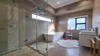 Bathroom 2 of property in Copperleaf Golf and Country Estate