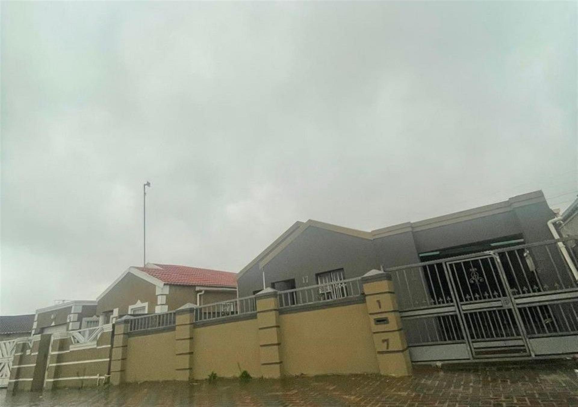 Front View of property in Montclair (Cpt)