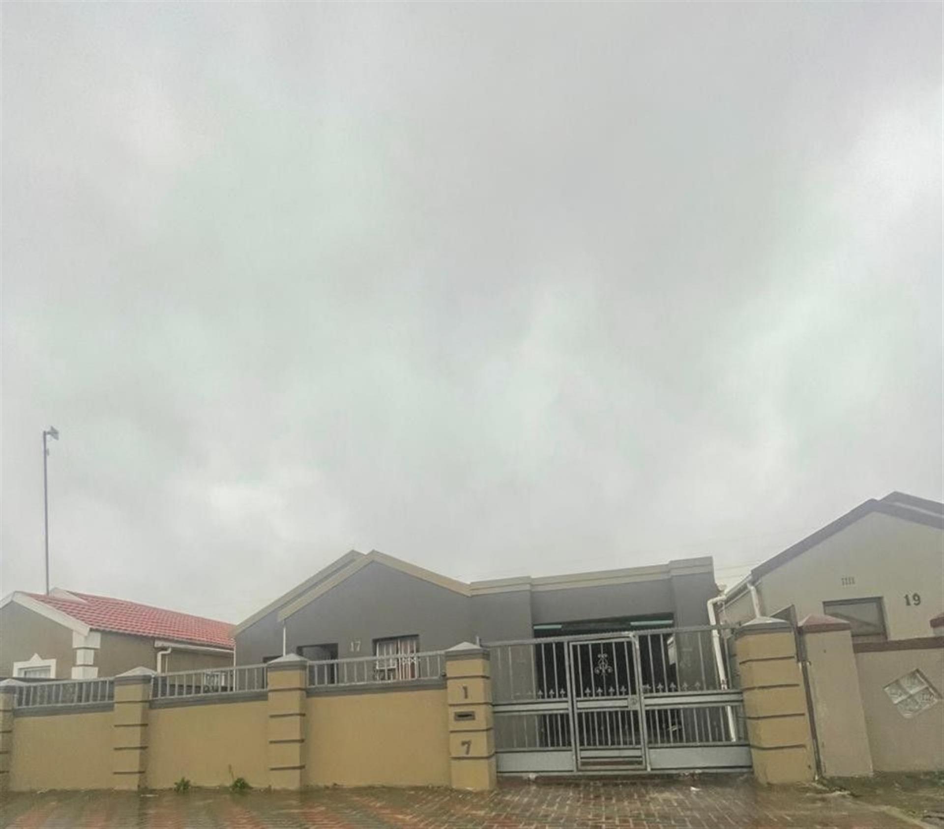Front View of property in Montclair (Cpt)