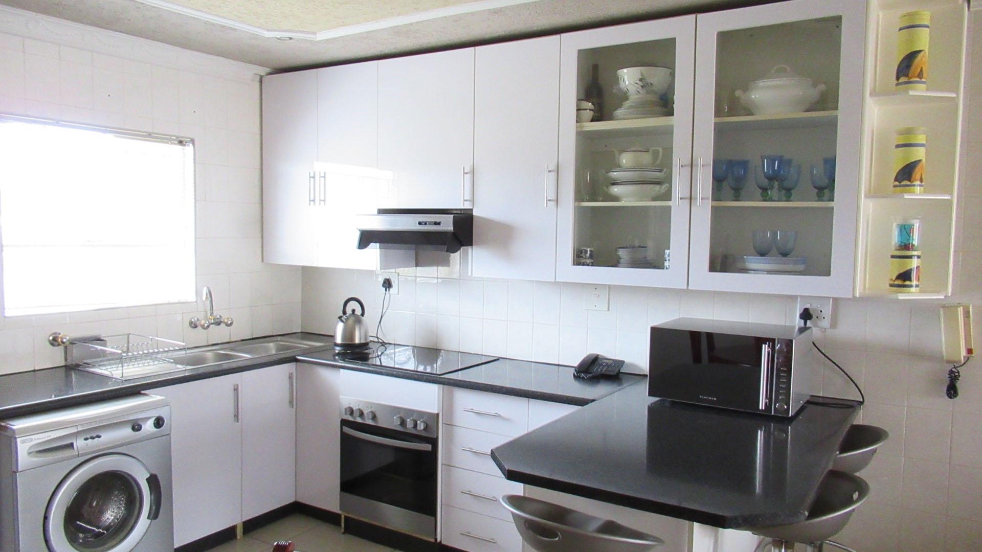 Kitchen - 11 square meters of property in Glenanda