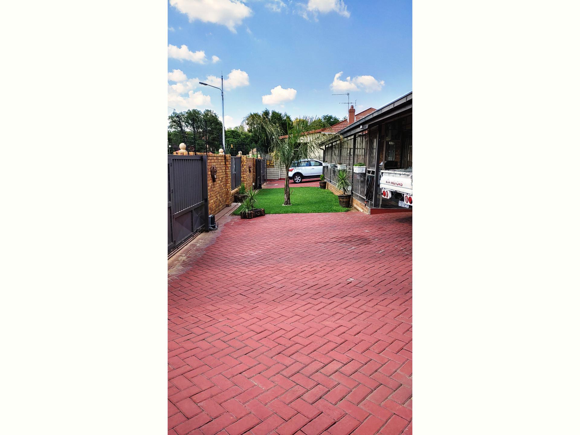 3 Bedroom House for Sale For Sale in Alberton MR484900 M