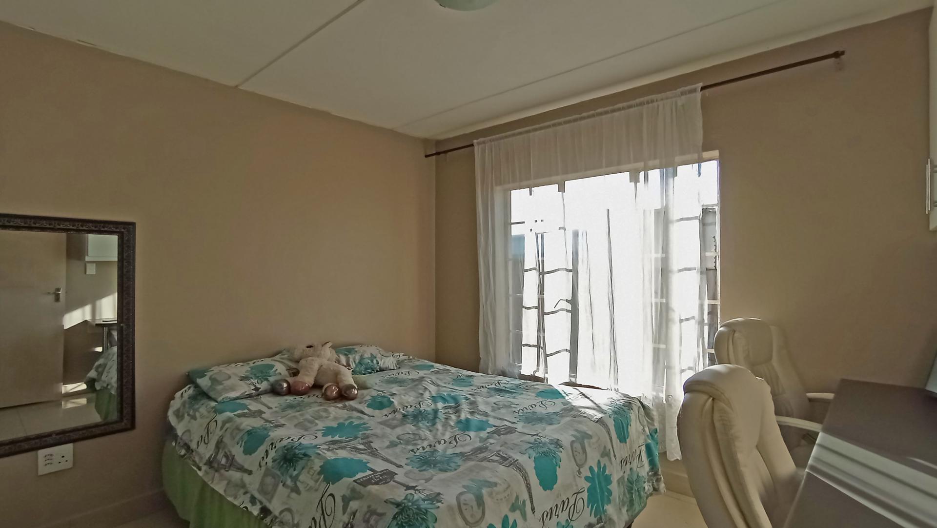 Bed Room 2 - 14 square meters of property in Buccleuch