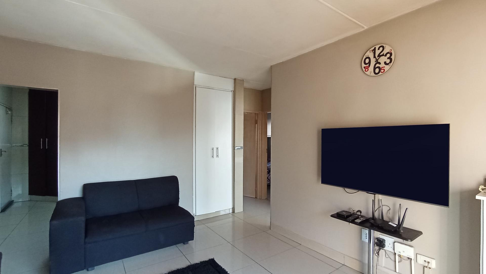 Lounges - 19 square meters of property in Buccleuch