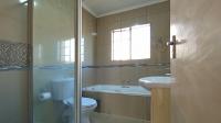 Bathroom 1 - 6 square meters of property in Buccleuch
