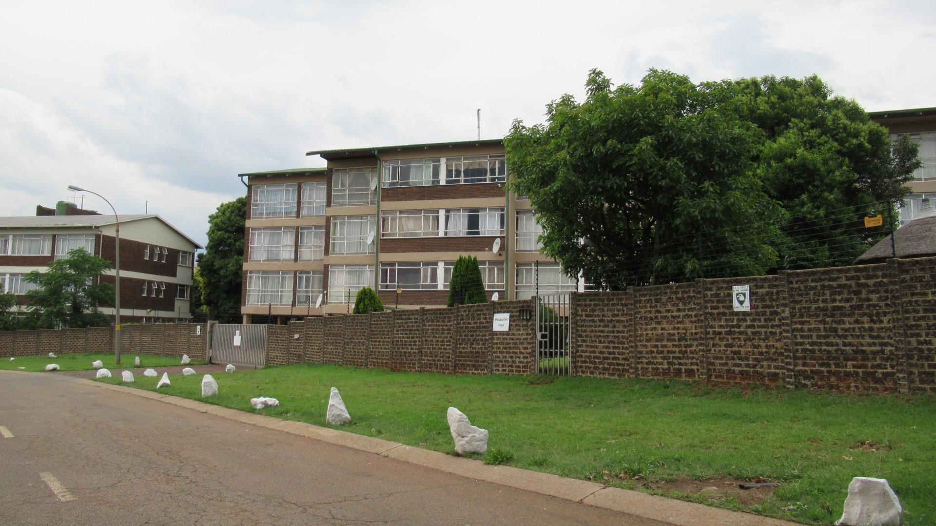 Front View of property in Rhodesfield