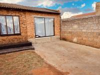 Front View of property in Vosloorus