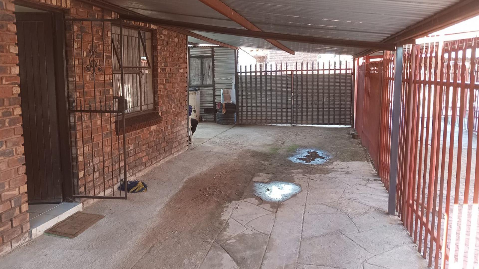 Carport  of property in Mmabatho