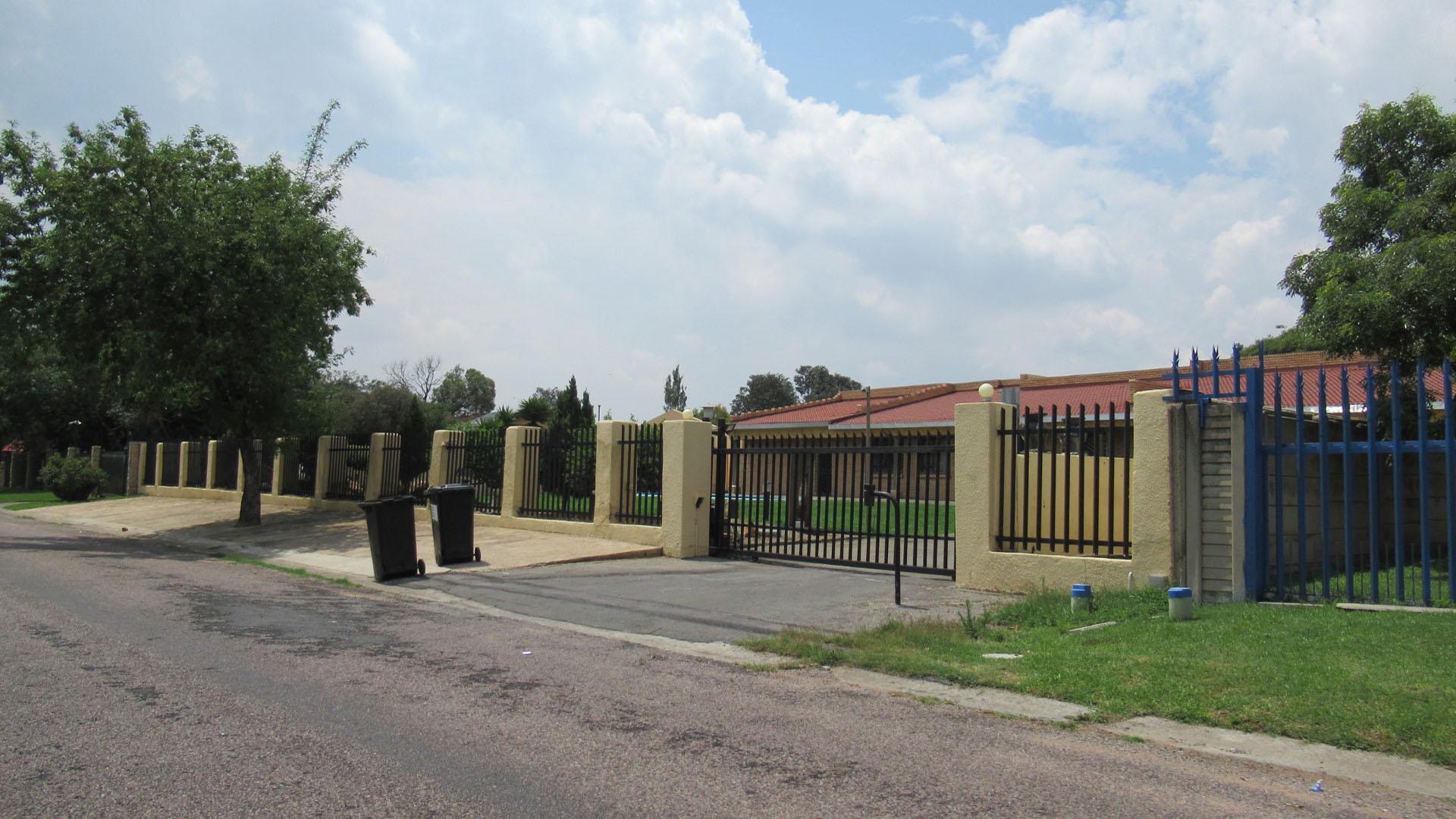 Front View of property in Parkhill Gardens