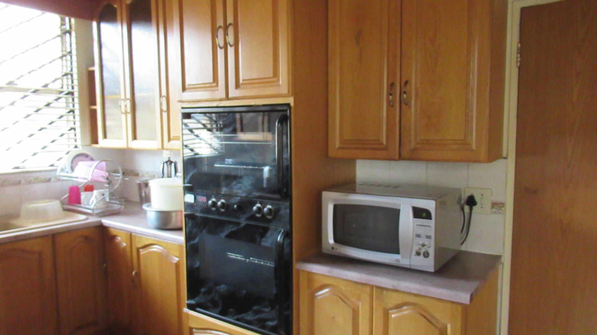 Kitchen - 25 square meters of property in Parkhill Gardens