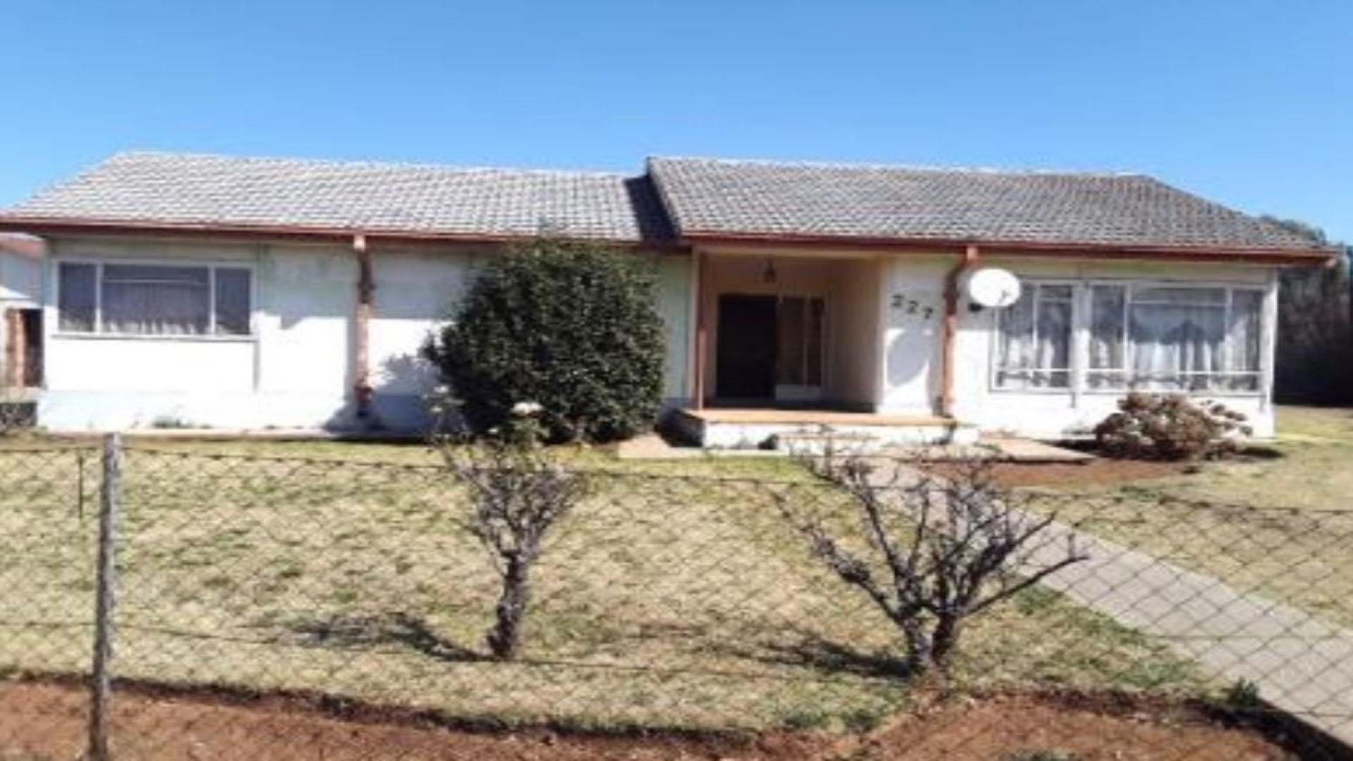 Front View of property in Phomolong