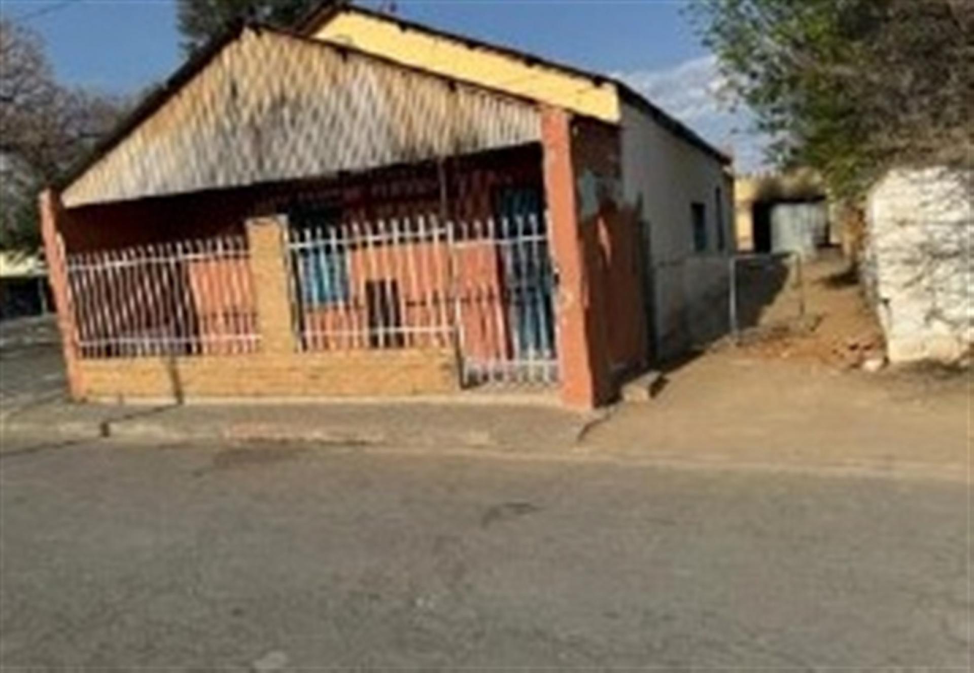 Front View of property in Middelburg (EC)
