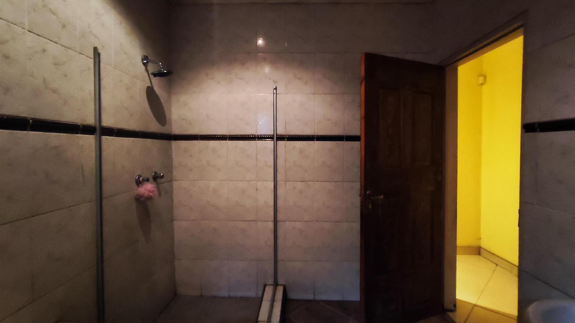 Bathroom 1 - 7 square meters of property in Actonville