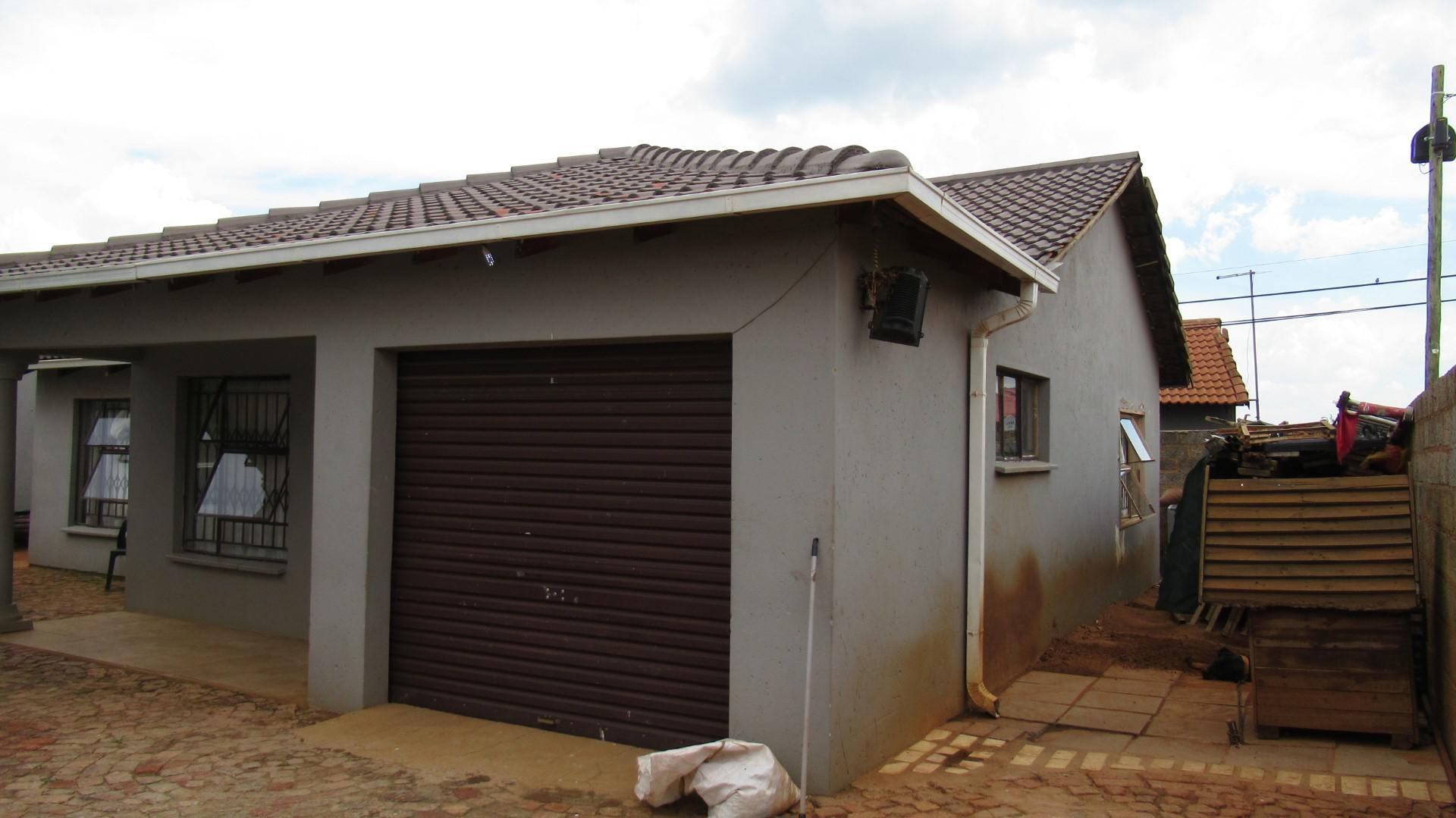 Front View of property in Vosloorus