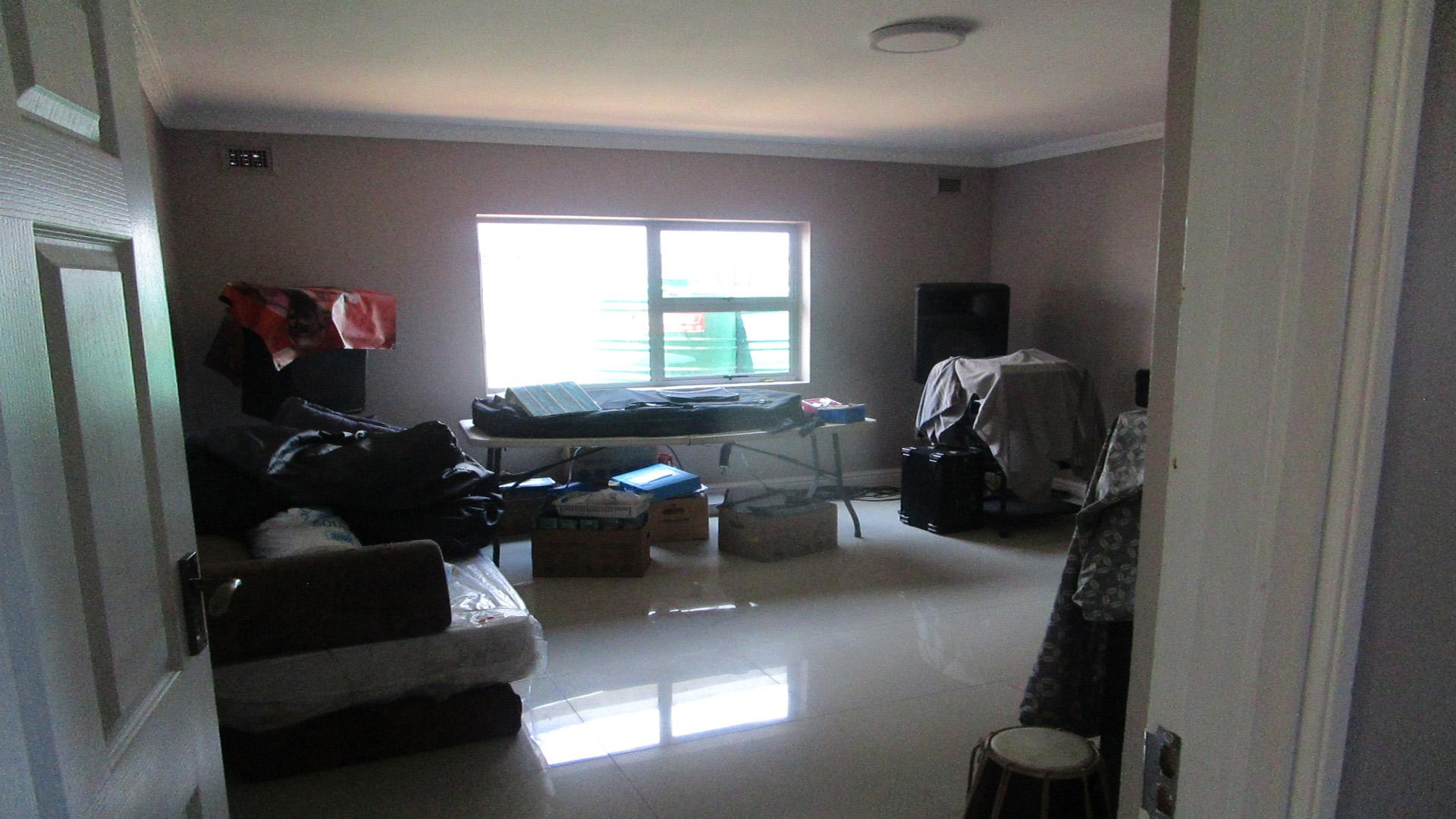 Bed Room 1 - 24 square meters of property in La Mercy