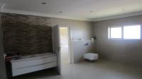 Bathroom 3+ - 28 square meters of property in La Mercy