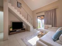 Lounges - 24 square meters of property in Honeydew Ridge