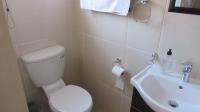 Main Bathroom - 3 square meters of property in Honeydew Ridge
