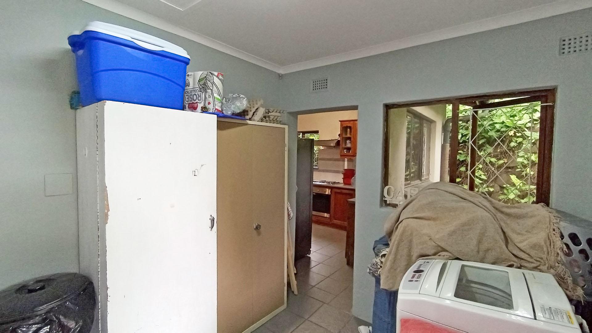 Scullery - 9 square meters of property in Assagay