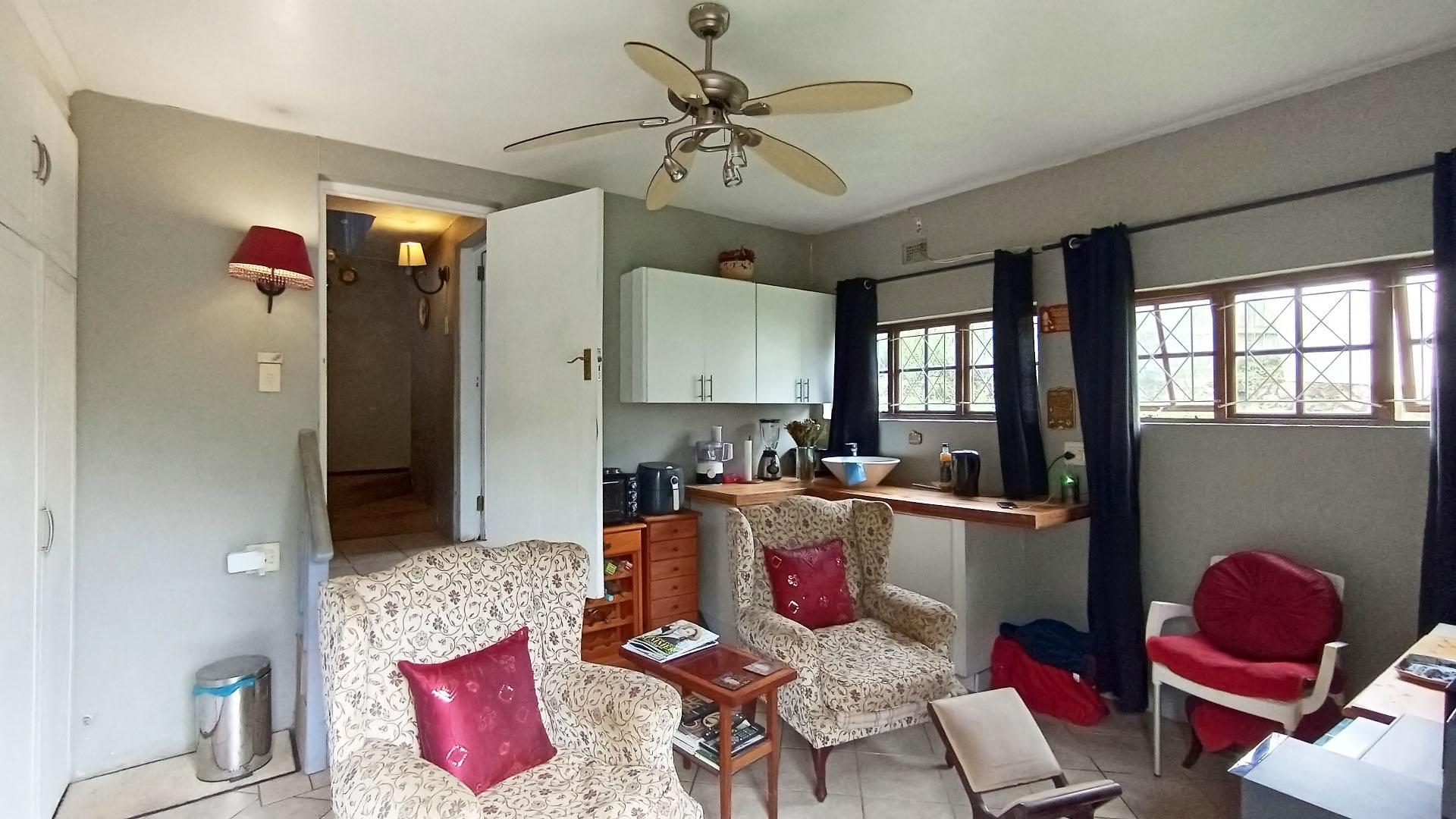 Lounges - 64 square meters of property in Assagay