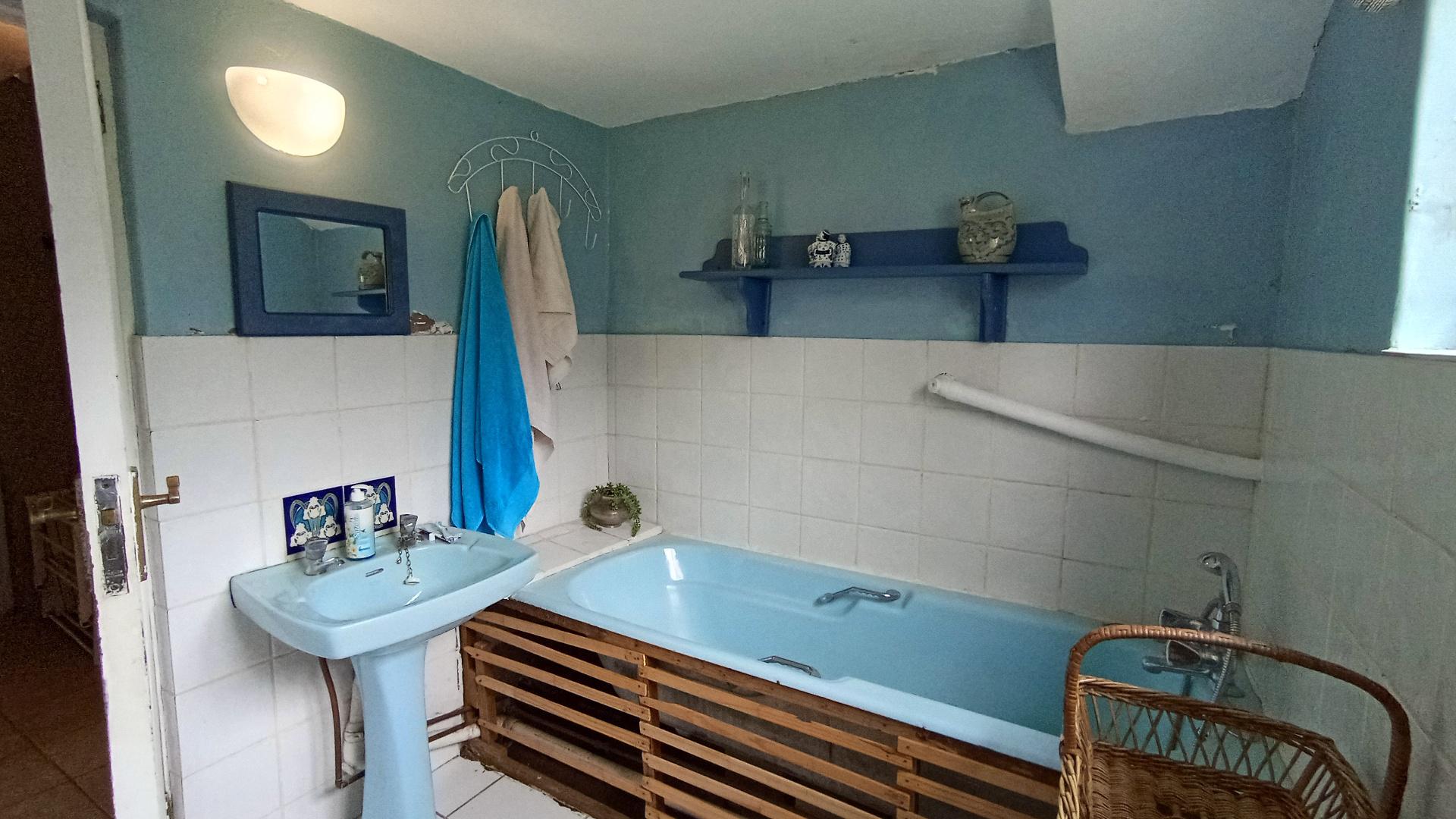 Bathroom 1 - 7 square meters of property in Assagay