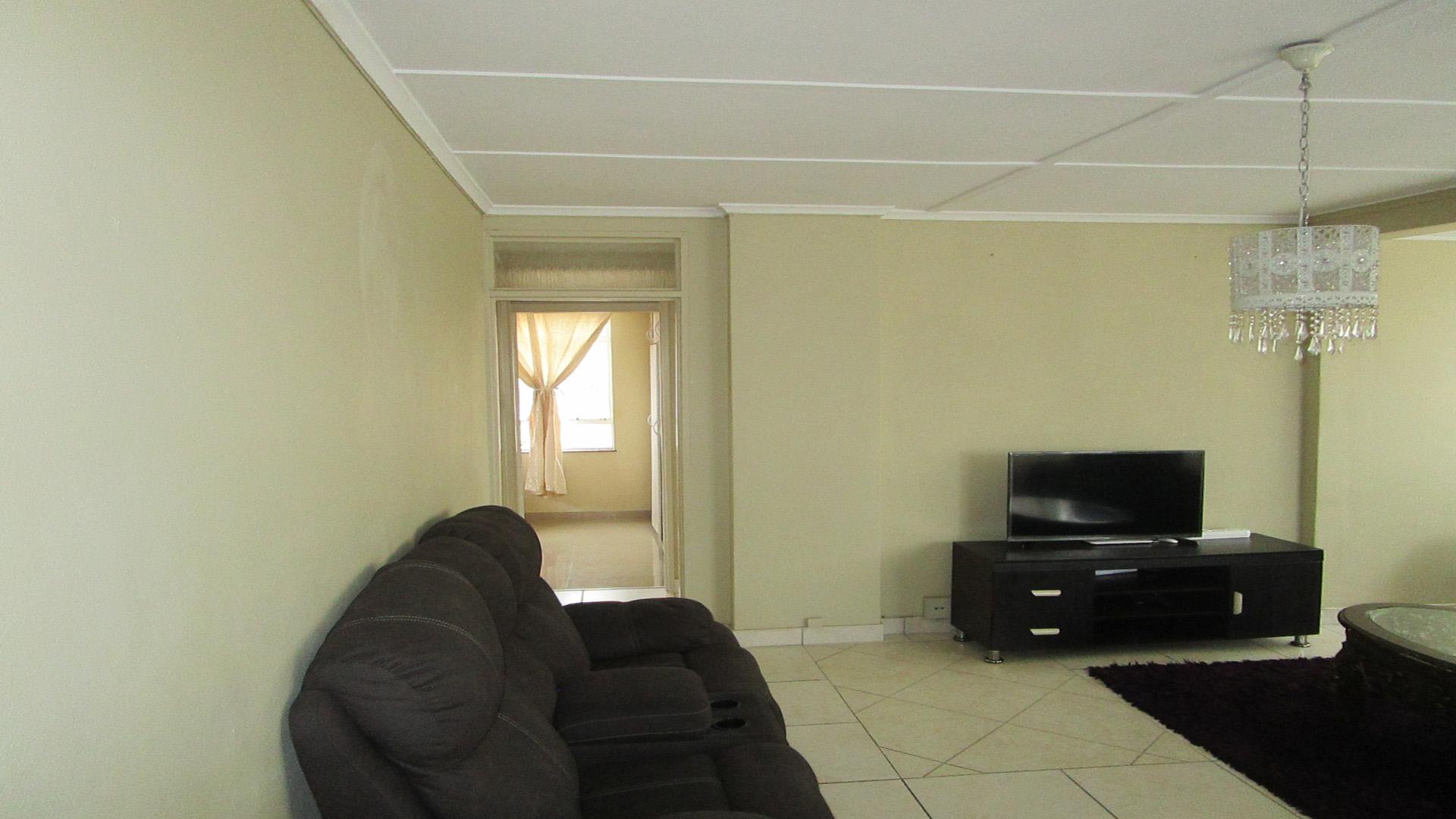 Lounges - 30 square meters of property in Bulwer (Dbn)