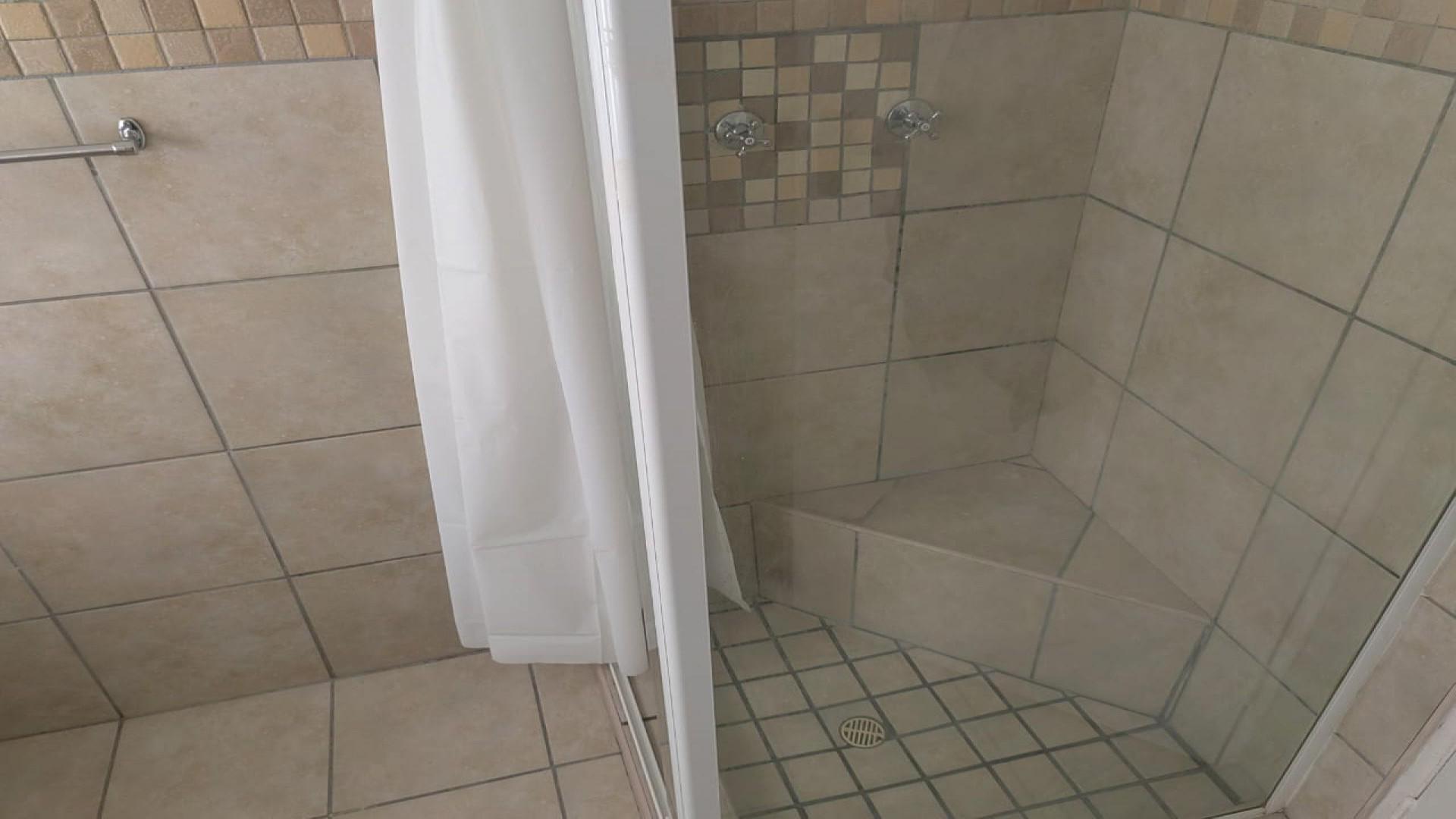 Bathroom 1 of property in Oudtshoorn