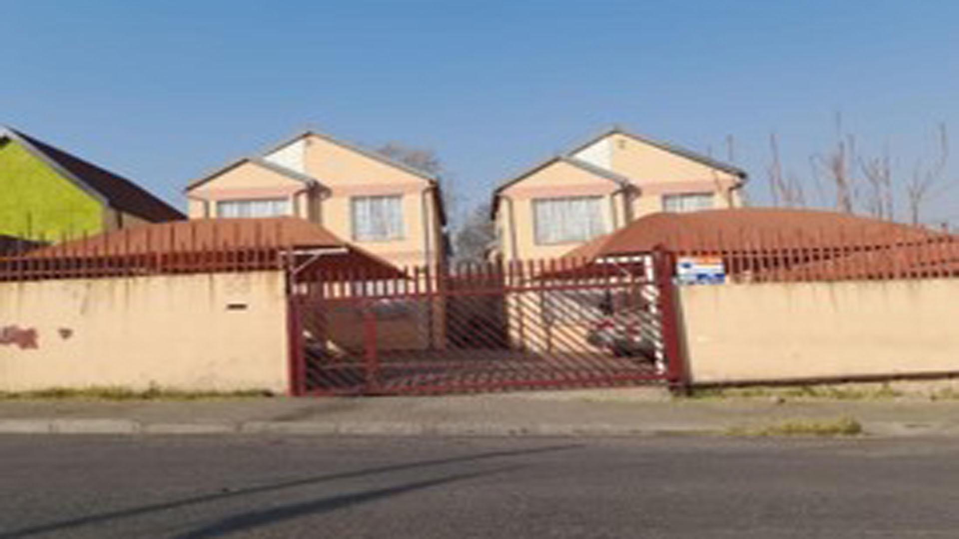 Front View of property in Jeppestown
