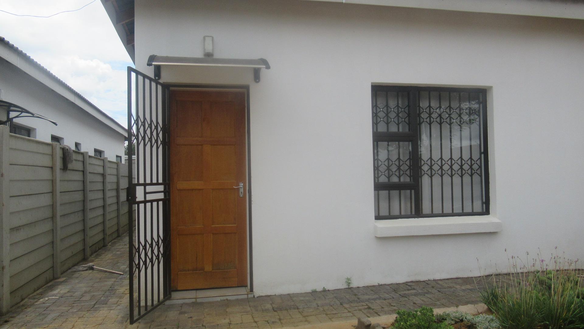 Front View - 15 square meters of property in Eikepark